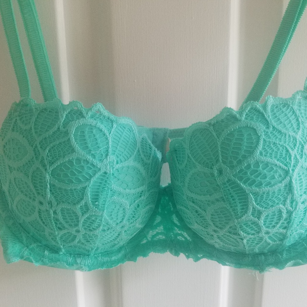 NWOT.Mint Green Victoria's Secret Date Push Up Bra